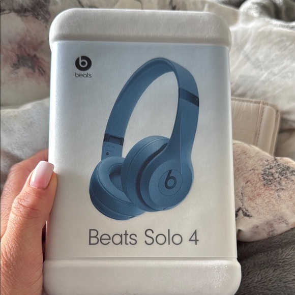 COPY - Beats by Dre Solo 4 Over-Ear Headphones - Blue